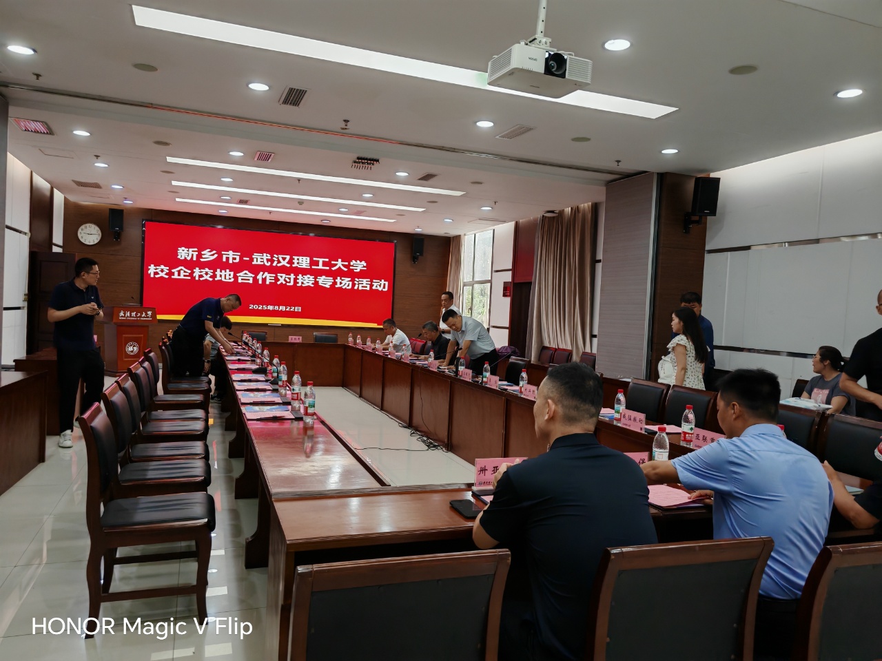 新鄉(xiāng)市卅亞過濾設(shè)備有限公司與武漢理工大學(xué)攜手共創(chuàng)校企合作新篇章！